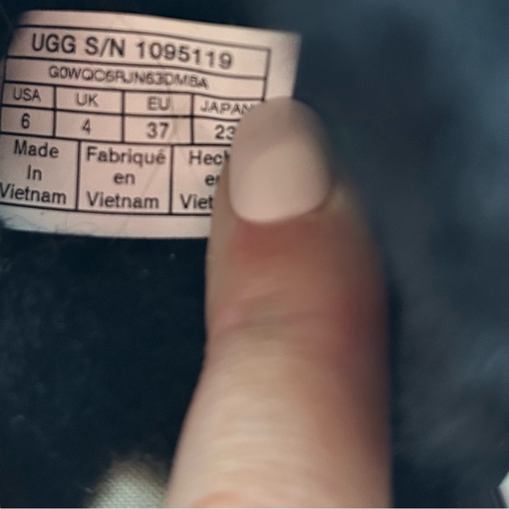 NEW UGG Fur Slipper Slides Women's 6 Black - Picture 5 of 7